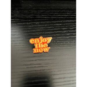 Enamel Pin enjoy the now